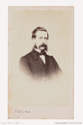 Álbum com retratos de membros das famílias reais