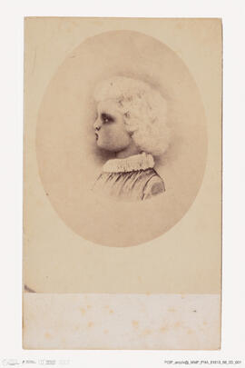 Álbum com retratos de membros das famílias reais