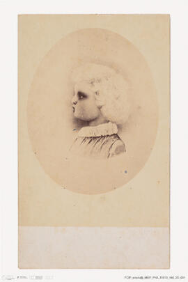 Álbum com retratos de membros das famílias reais