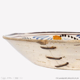 Prato com tocador de guitarra