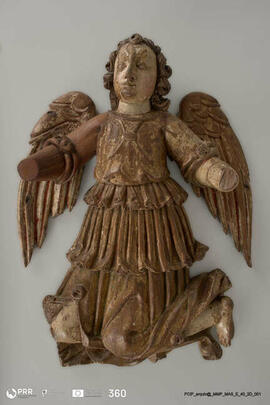 Anjo de Madeira