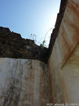 Fotografia das ruinas da capela