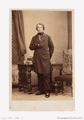 Álbum com retratos de membros das famílias reais europeias