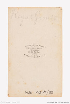 Álbum com retratos de membros das famílias reais europeias