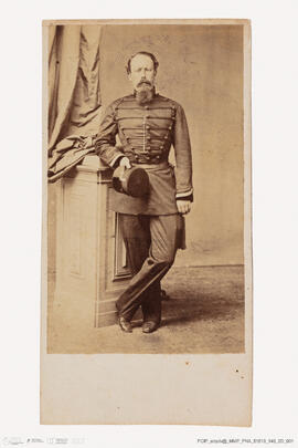 Álbum com retratos de membros das famílias reais