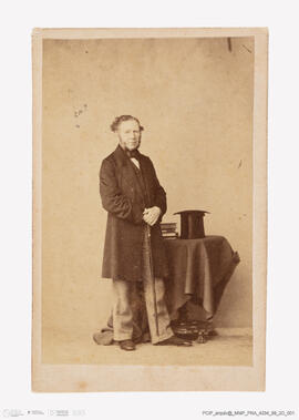 Álbum com retratos de membros das famílias reais europeias