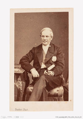 Álbum com retratos de membros das famílias reais europeias