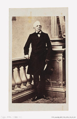 Álbum com retratos de membros das famílias reais europeias