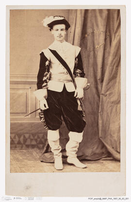 Álbum com fotografias do Baile de Máscaras de Carnaval de Fevereiro de 1865 no Paço Real da Ajuda