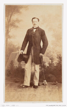 Álbum fotográfico - Álbum de fotografias com retratos de familiares da rainha D. Maria Pia