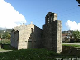 Adro e torre sineira