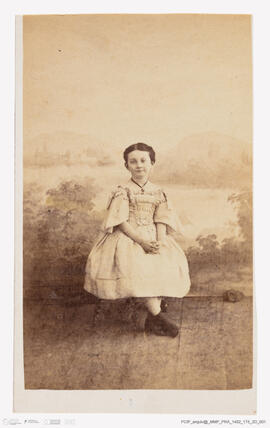 Álbum fotográfico - Álbum de fotografias com retratos de familiares da rainha D. Maria Pia