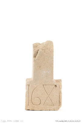 Fragmento com inscrição 16XI