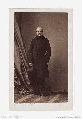 Álbum com retratos de membros das famílias reais europeias