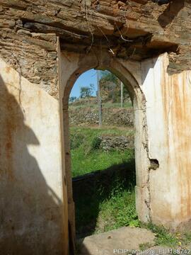 Fotografia das ruinas da capela