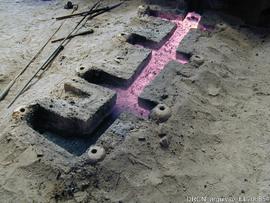 Pormenor do canal de fundição e respiros dos moldes dos sinos soterrados, após o vazamento