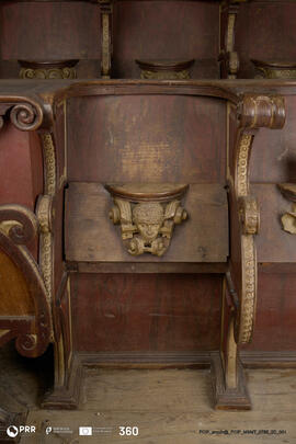 Misericórdia (1ª lado poente, figura animal)