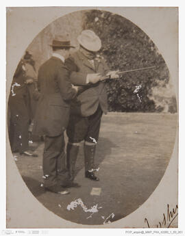 Álbum fotográfico - Fotografias de J. Benoliel oferecido a D. Afonso