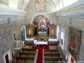 Nave central e altar mor
