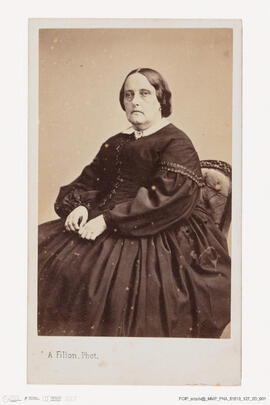 Álbum com retratos de membros das famílias reais