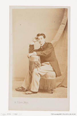 Álbum com retratos de membros das famílias reais