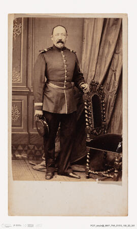 Álbum com retratos de membros das famílias reais