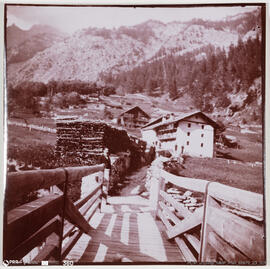 Fotografia - Paisagem / Retrato - Viagens Reais – Gressoney /passeio pela montanha, à frente um c...