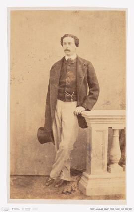 Álbum fotográfico - Álbum de fotografias com retratos de familiares da rainha D. Maria Pia