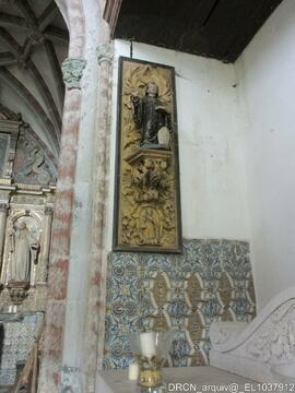 Peanha com escultura “São Bento”