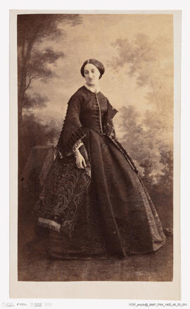 Álbum fotográfico - Álbum de fotografias com retratos de familiares da rainha D. Maria Pia