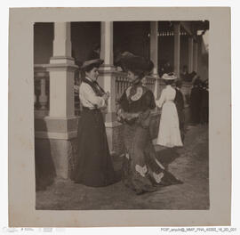 Álbum fotográfico - Fotografias de J. Benoliel oferecido a D. Afonso