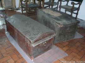 Baús couro - restauro