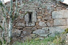 Fotografia da igreja em ruinas