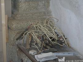 Uso - fios eléctricos removidos no restauro