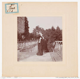 Fotografia - Retrato - Viagens Reais – Itália – Jardim - Princesa Helena de França, Duquesa de Aosta