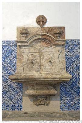 Lavatório da sacristia da igreja do Convento de Santa Clara do Porto