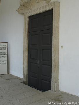 Conservação e restauro do pavimento do coro