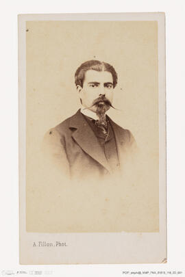 Álbum com retratos de membros das famílias reais