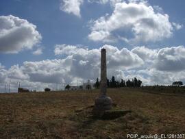 Cruzeiro (atualmente colocado em frente à Igreja)
