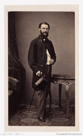 Álbum fotográfico - Álbum de fotografias com retratos de familiares da rainha D. Maria Pia