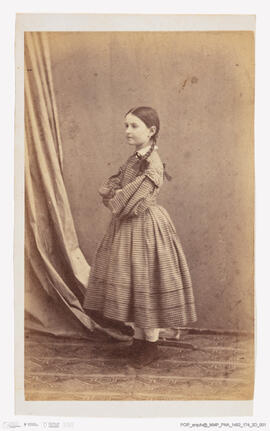 Álbum fotográfico - Álbum de fotografias com retratos de familiares da rainha D. Maria Pia