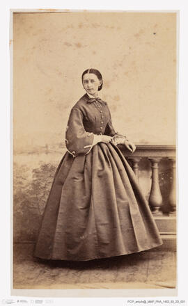 Álbum fotográfico - Álbum de fotografias com retratos de familiares da rainha D. Maria Pia