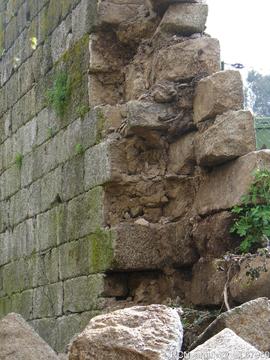 Derrocada de muro da cerca