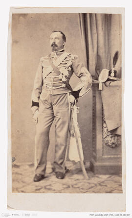 Álbum fotográfico - Álbum de fotografias com retratos de familiares da rainha D. Maria Pia