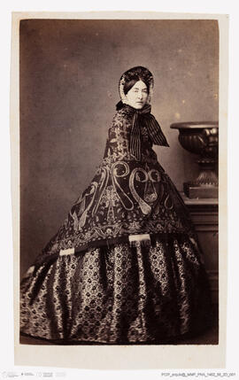 Álbum fotográfico - Álbum de fotografias com retratos de familiares da rainha D. Maria Pia