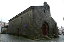 Fotografia exterior (pedra gravada com a medida de comprimento (covado)