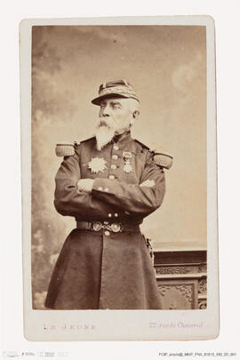 Álbum com retratos de membros das famílias reais