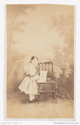 Álbum fotográfico - Álbum de fotografias com retratos de familiares da rainha D. Maria Pia