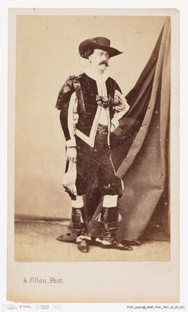 Álbum com fotografias do Baile de Máscaras de Carnaval de Fevereiro de 1865 no Paço Real da Ajuda