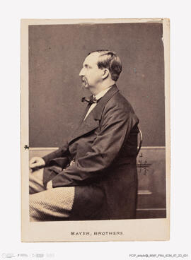 Álbum com retratos de membros das famílias reais europeias